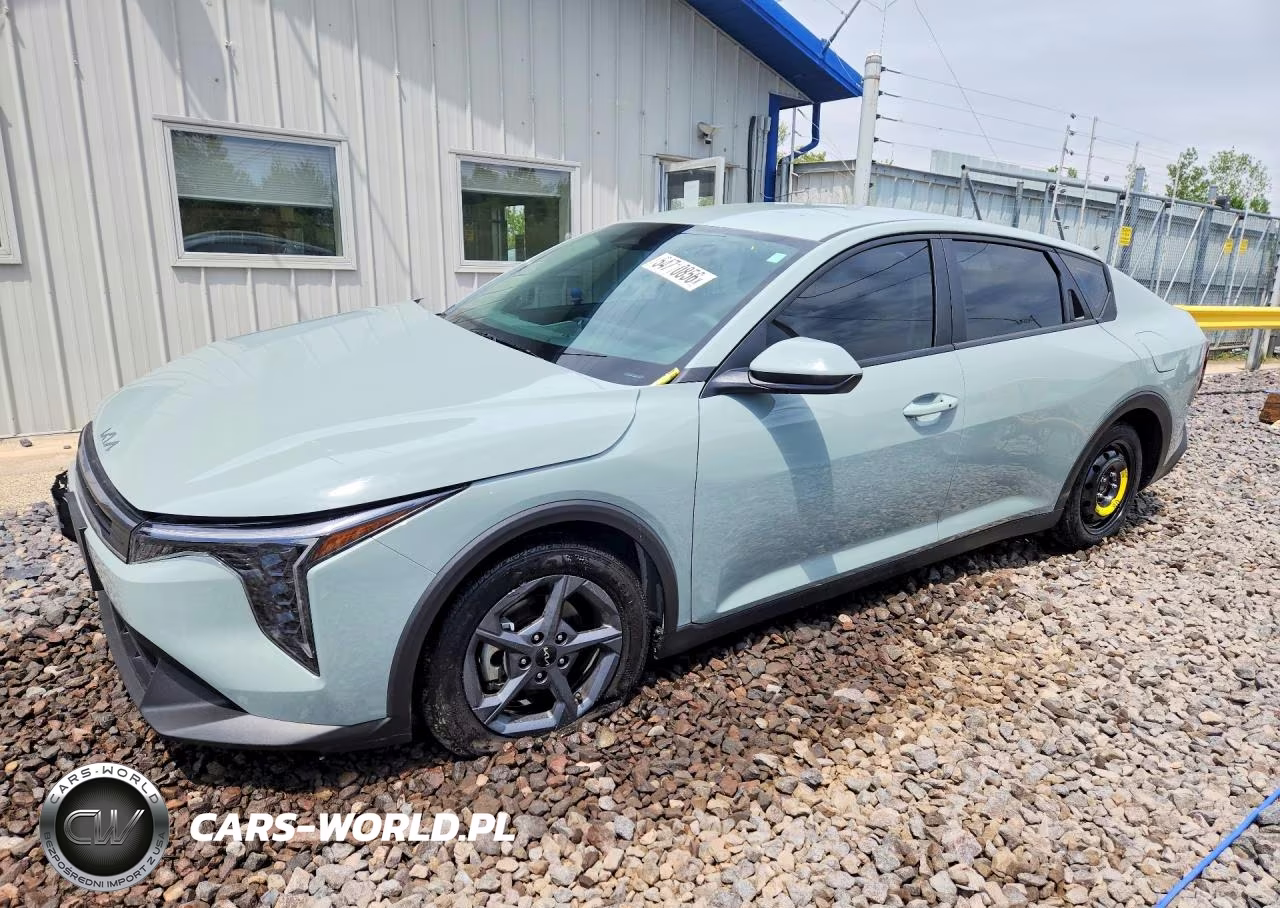 2025 Kia K4 Lxs – zdjęcie 1 z 13