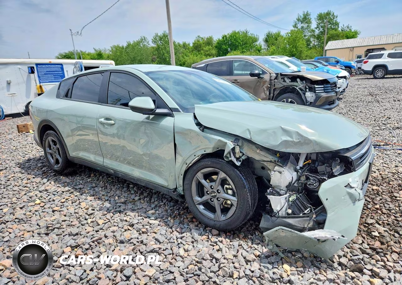 2025 Kia K4 Lxs VIN:3KPFT4DE5SE117131 - 4