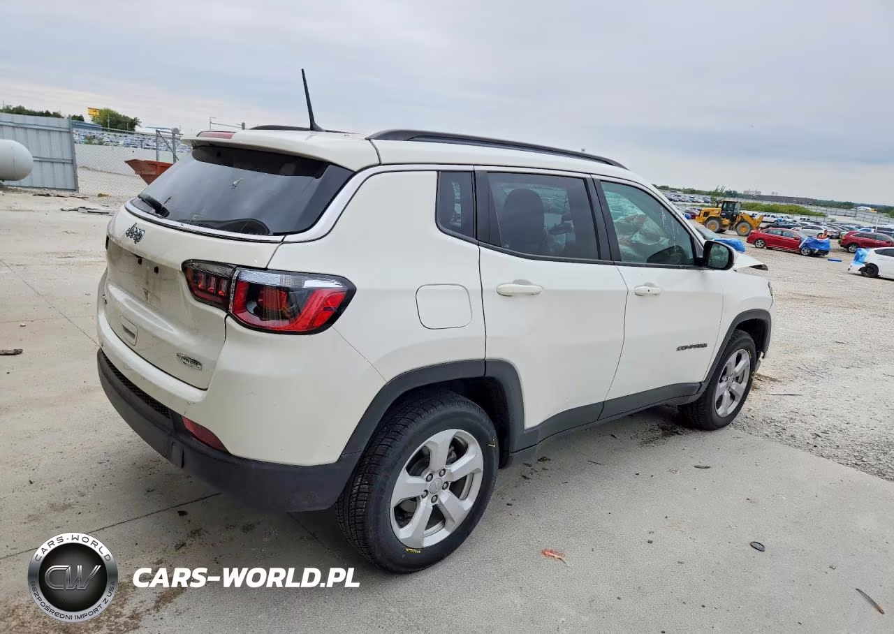 2018 Jeep Compass Latitude VIN:3C4NJDBB0JT400251 - 3