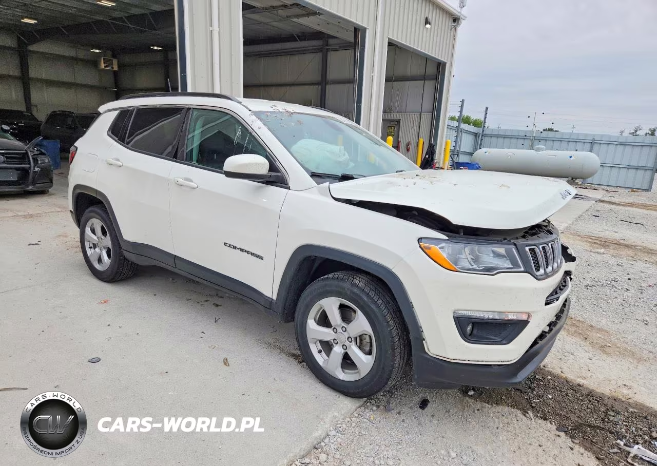 2018 Jeep Compass Latitude VIN:3C4NJDBB0JT400251 - 4