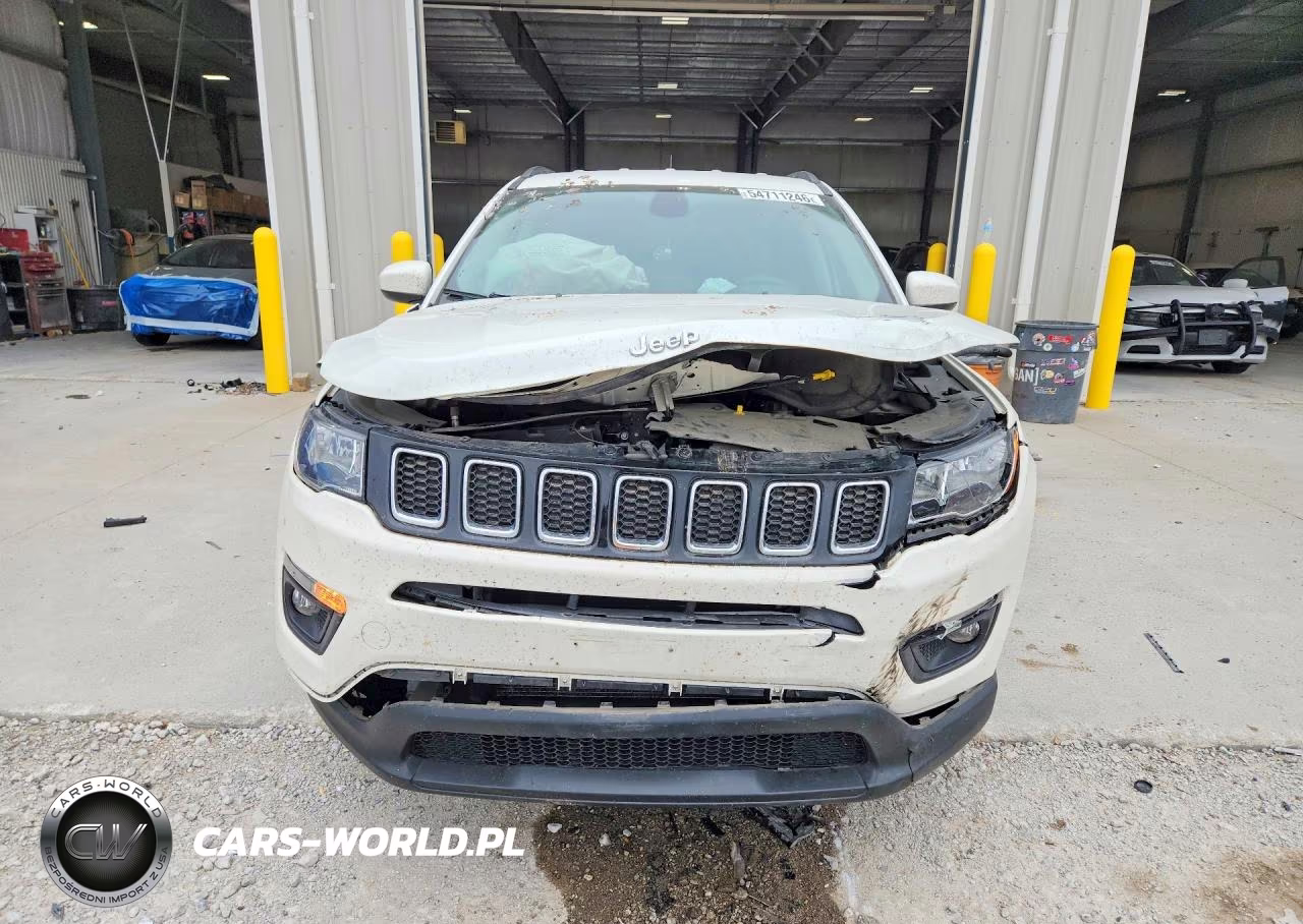 2018 Jeep Compass Latitude VIN:3C4NJDBB0JT400251 - 5