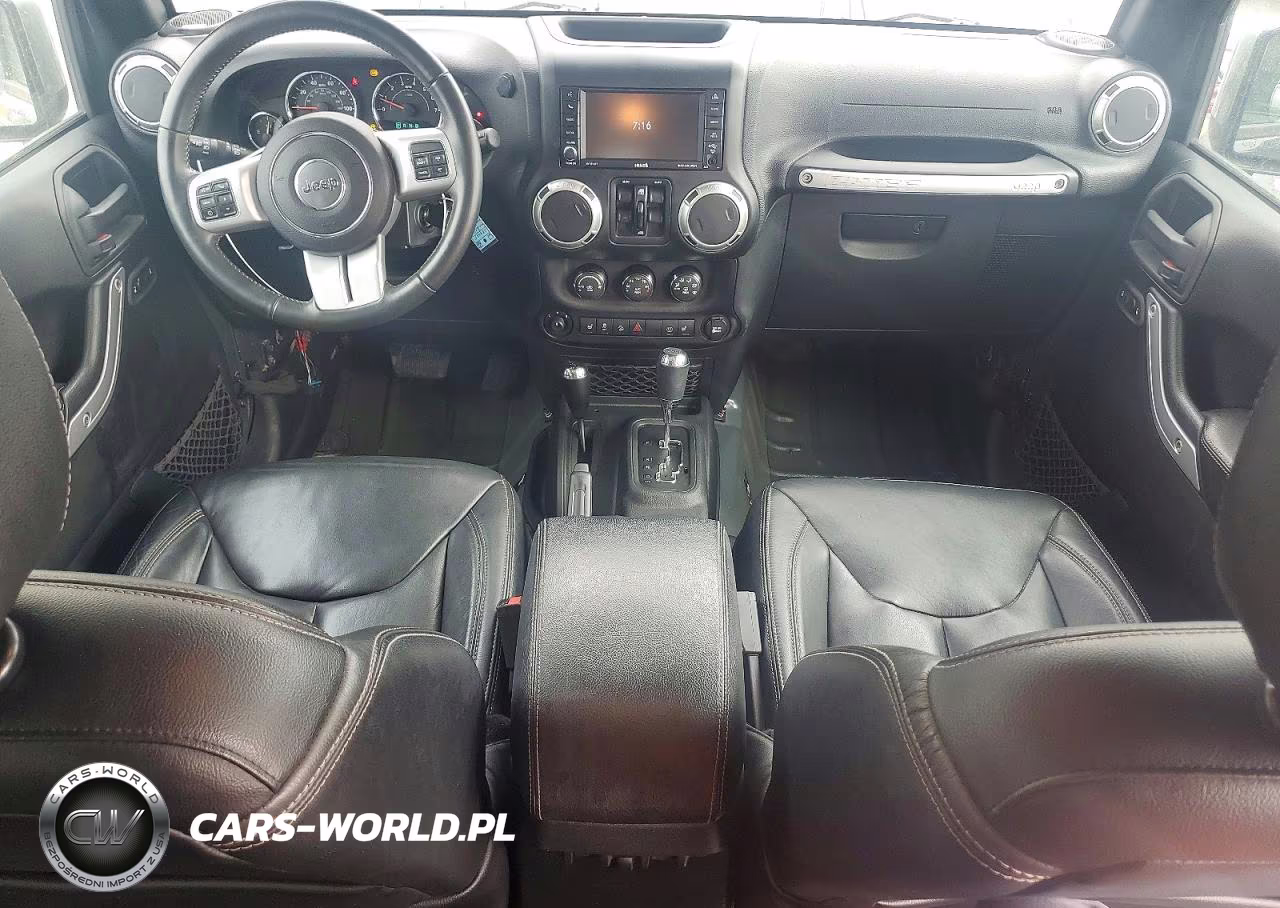 2017 Jeep Wrangler Unlimited Sahara VIN:1C4BJWEG3HL684485 - 8