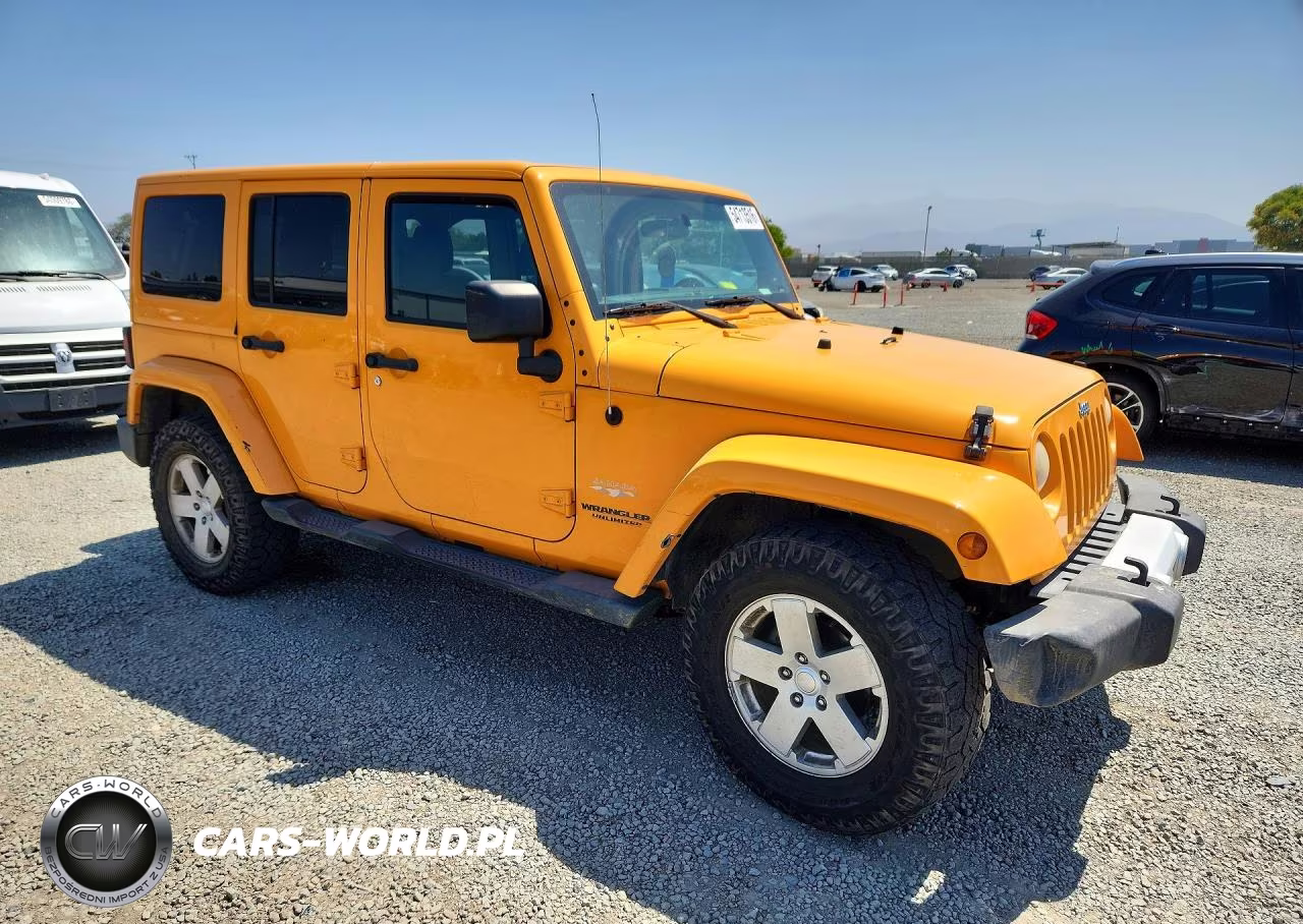 2012 Jeep Wrangler Unlimited Sahara VIN:1C4BJWEG1CL192367 - 4