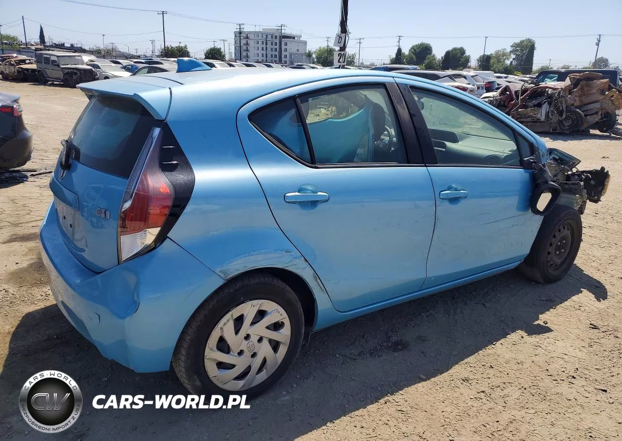 2016 Toyota Prius C Two VIN:JTDKDTB3XG1137649 - 3