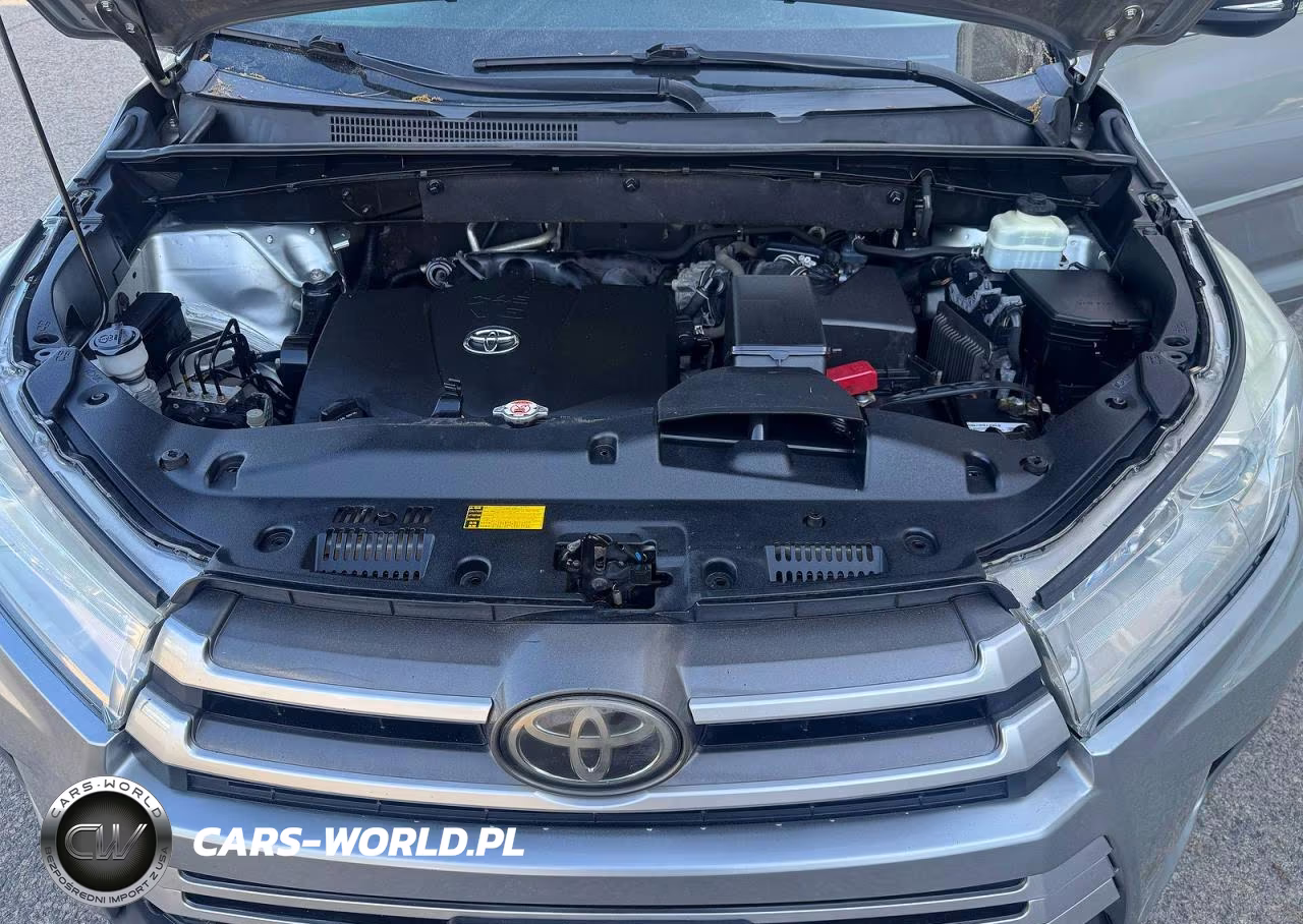 2018 Toyota Highlander Le VIN:5TDBZRFH9JS843564 - 11