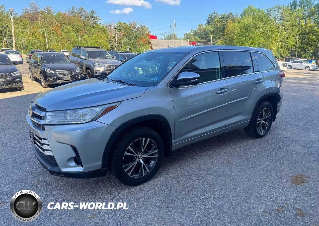 2018 Toyota Highlander Le VIN:5TDBZRFH9JS843564 - 2