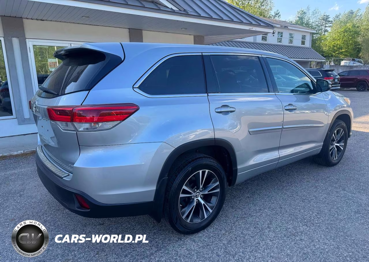 2018 Toyota Highlander Le VIN:5TDBZRFH9JS843564 - 4