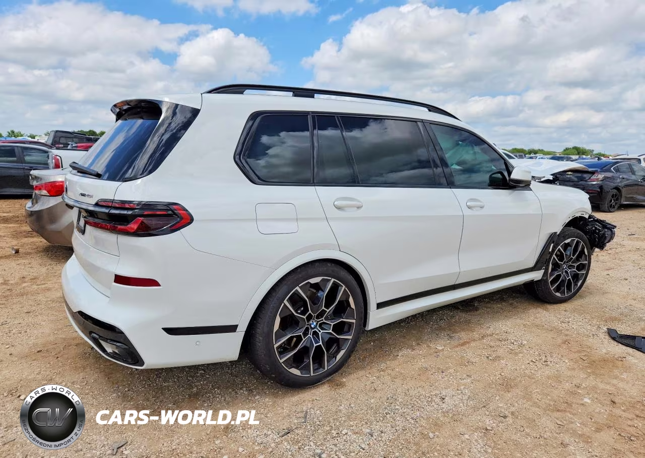 2026 BMW X7 xDrive40I VIN:5UX23EM03T9218133 - 3