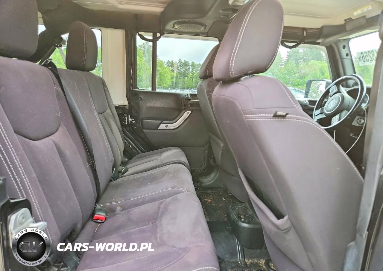 2013 Jeep Wrangler Unlimited Sahara VIN:1C4HJWEGXDL678493 - 11