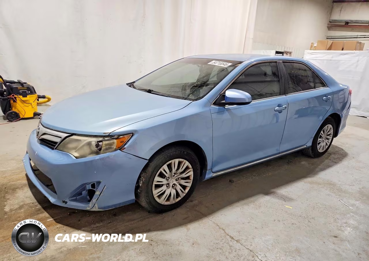 2013 Toyota Camry Le – zdjęcie 1 z 13