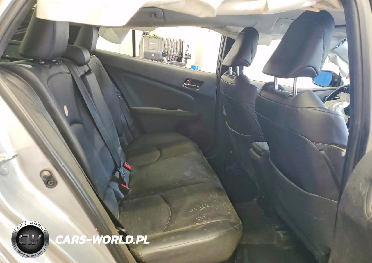 2017 Toyota Prius Four Touring VIN:JTDKARFU2H3047948 - 10