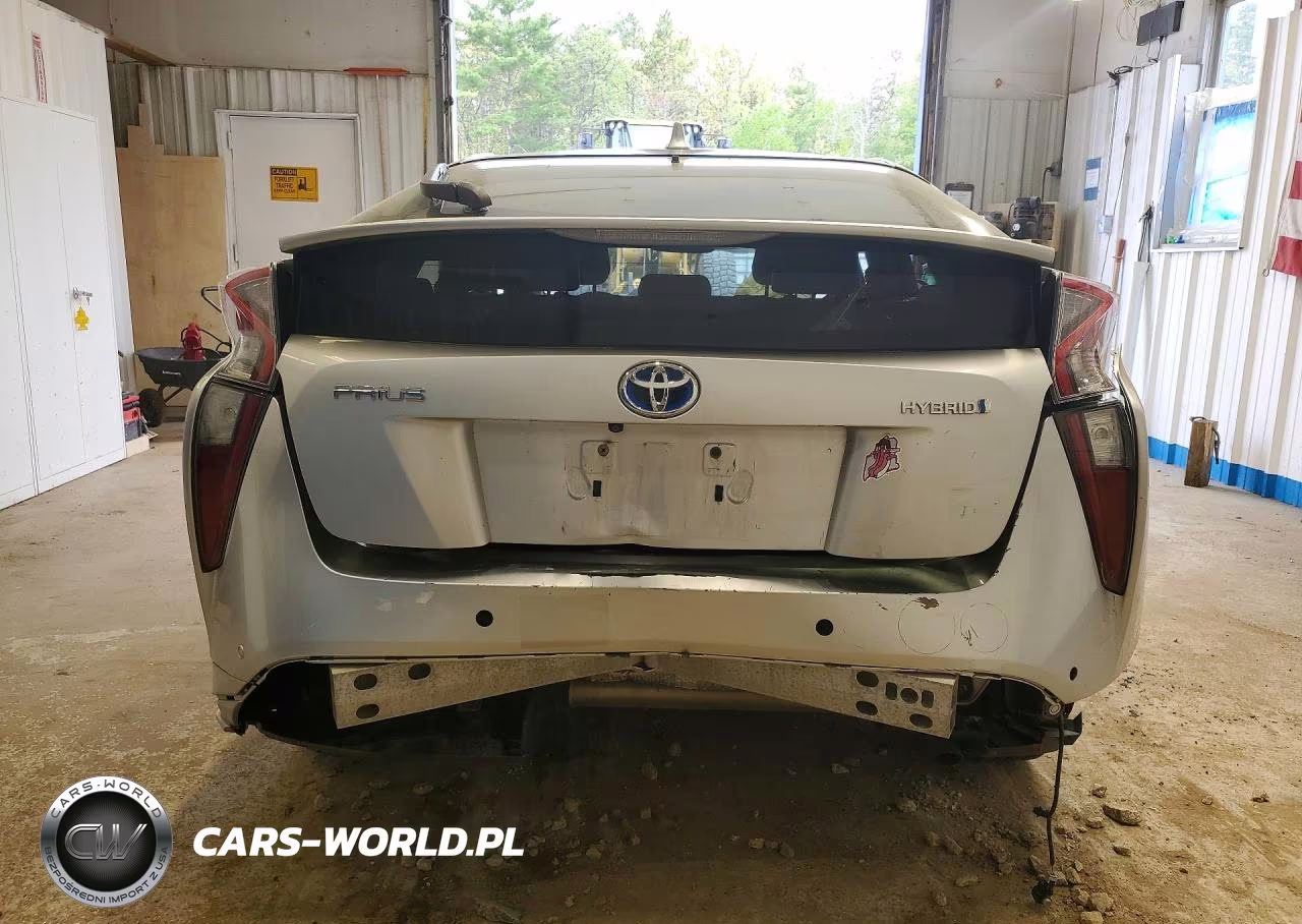2017 Toyota Prius Four Touring VIN:JTDKARFU2H3047948 - 6