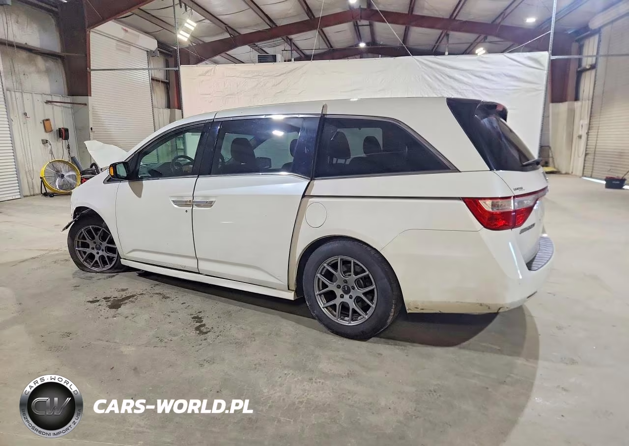 2013 Honda Odyssey Touring VIN:5FNRL5H92DB077541 - 2