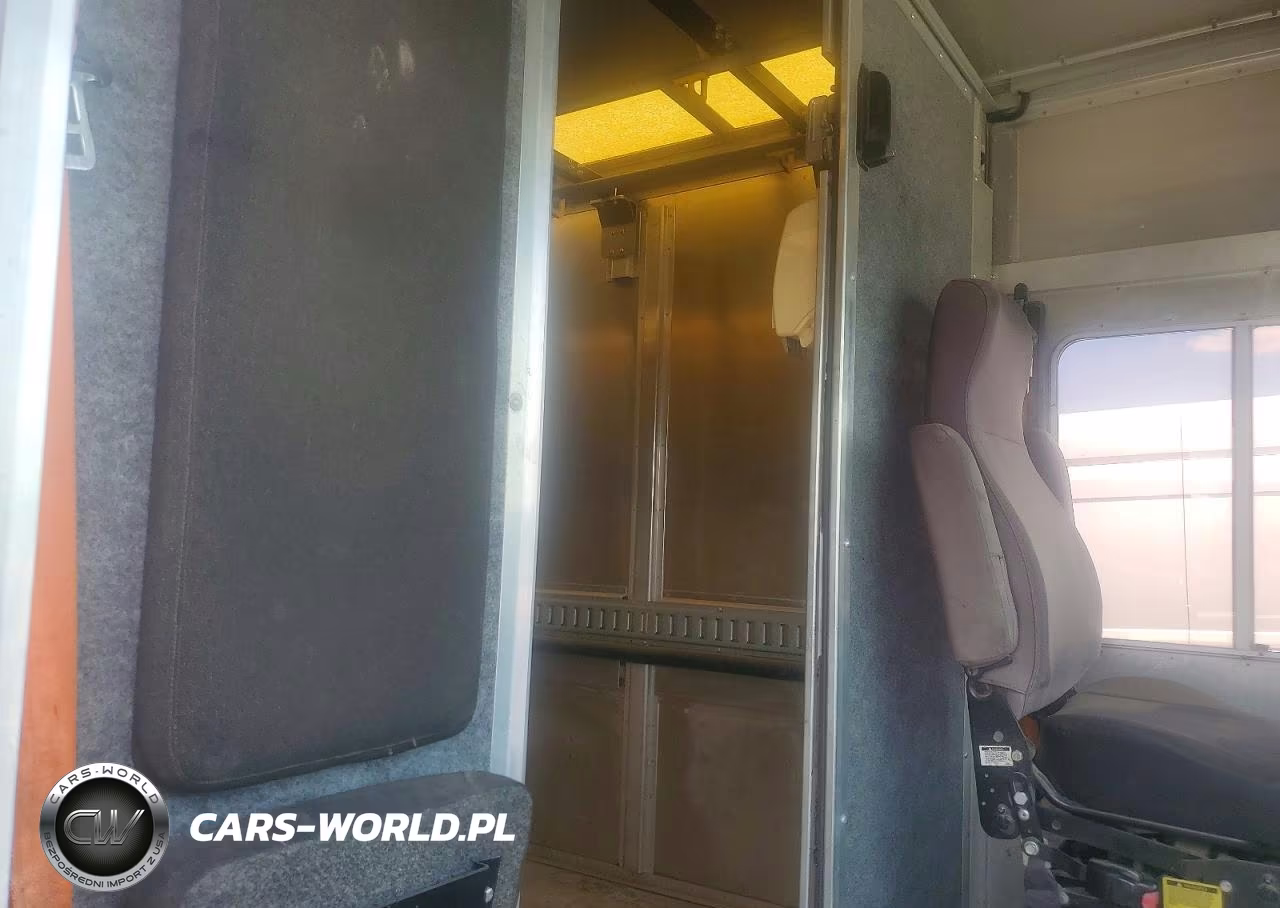 2015 Freightliner Mt45 Chassis Delivery Truck VIN:4UZAAPDU1FCHB2980 - 11