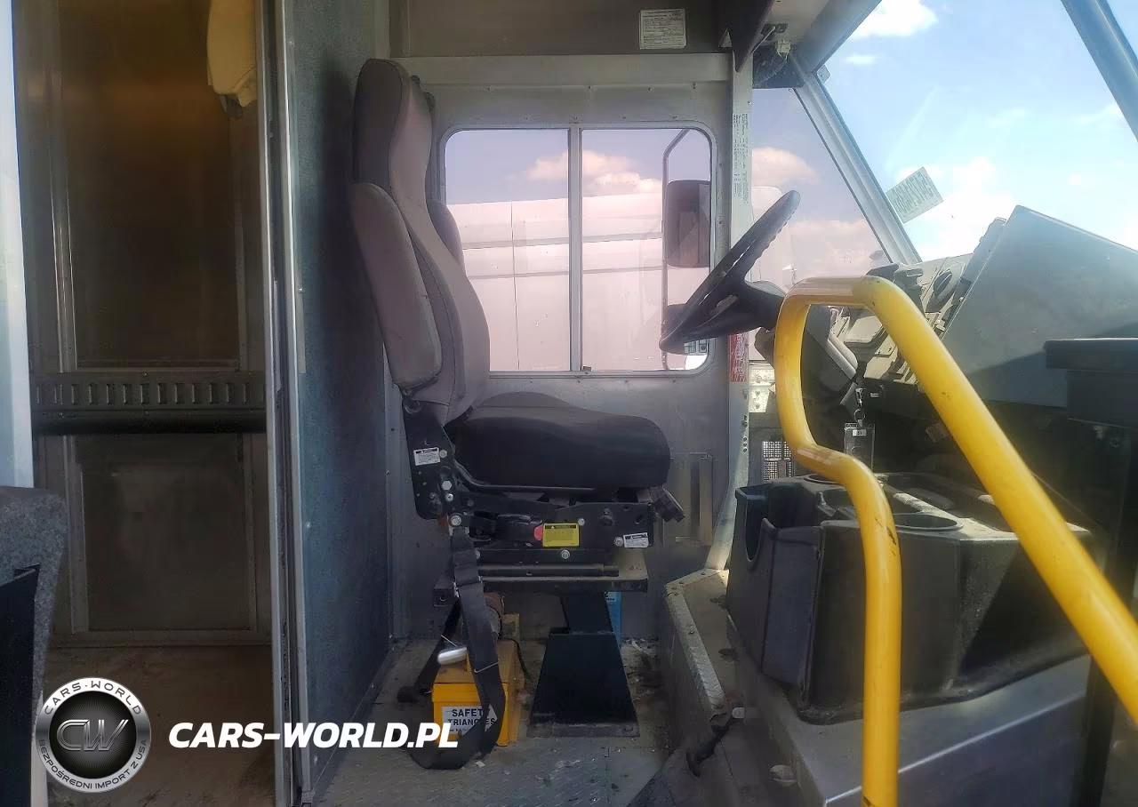 2015 Freightliner Mt45 Chassis Delivery Truck VIN:4UZAAPDU1FCHB2980 - 7