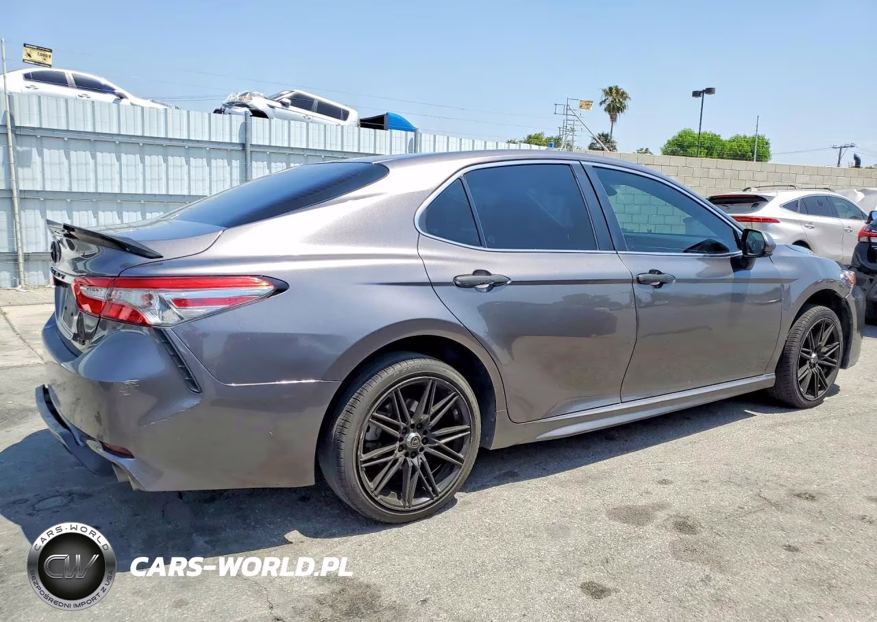 2018 Toyota Camry Se VIN:4T1B11HK8JU114612 - 3