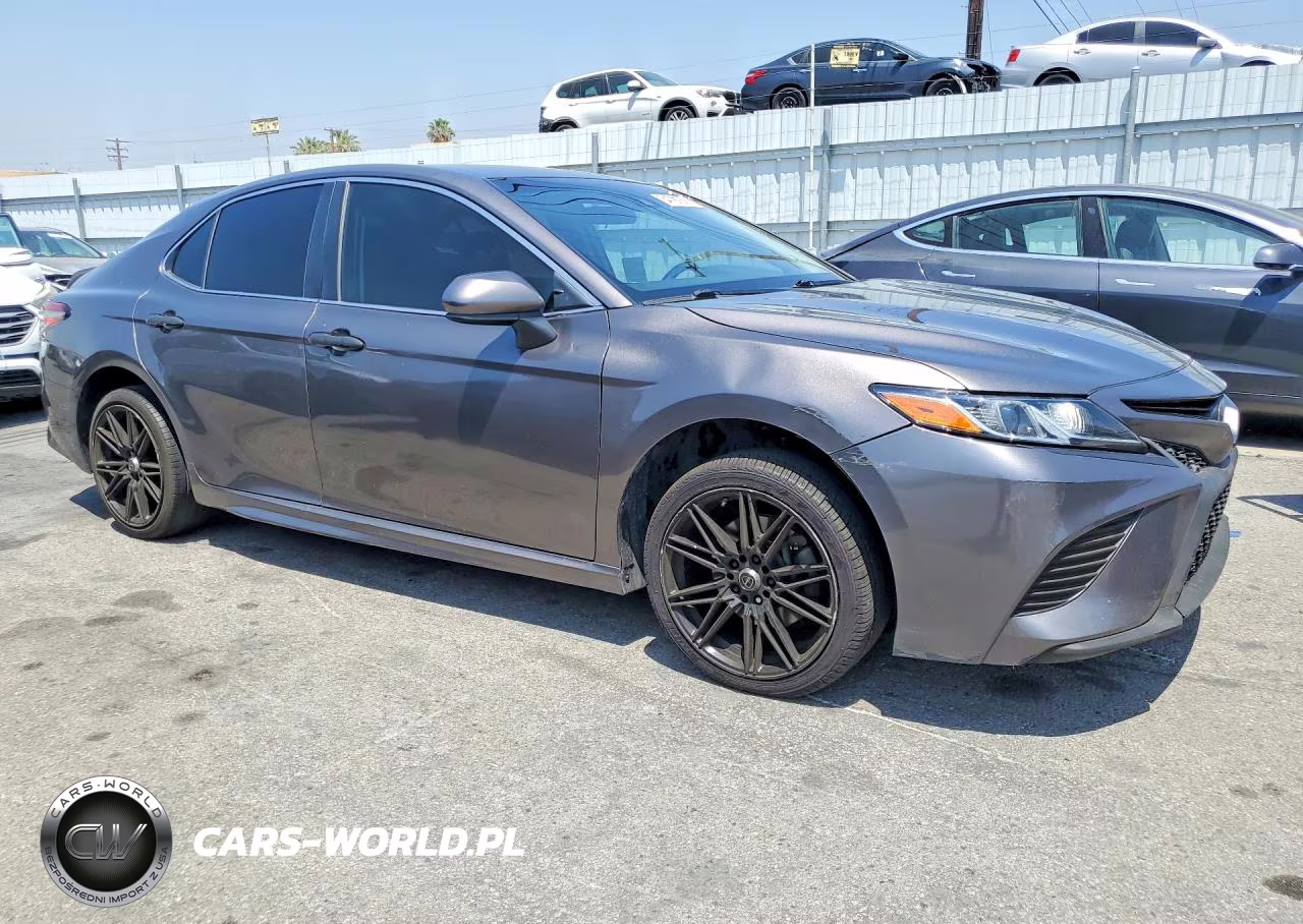 2018 Toyota Camry Se VIN:4T1B11HK8JU114612 - 4