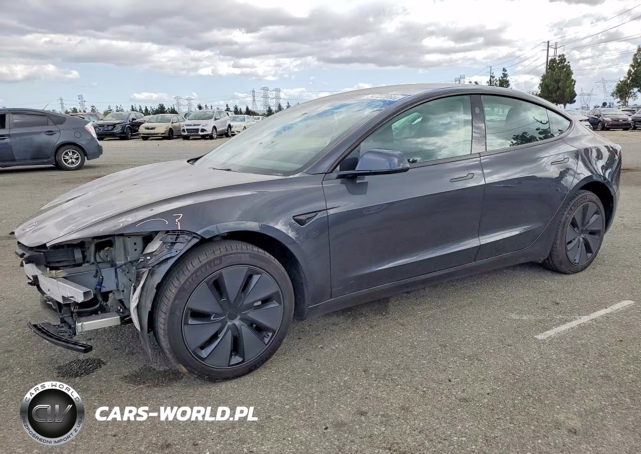 2025 Tesla Model 3 – zdjęcie 1 z 12