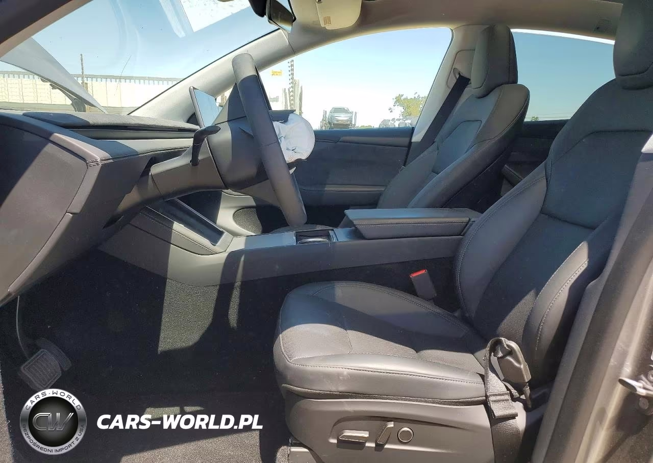 2026 Tesla Model Y VIN:7SAYGDEE0TF328067 - 7