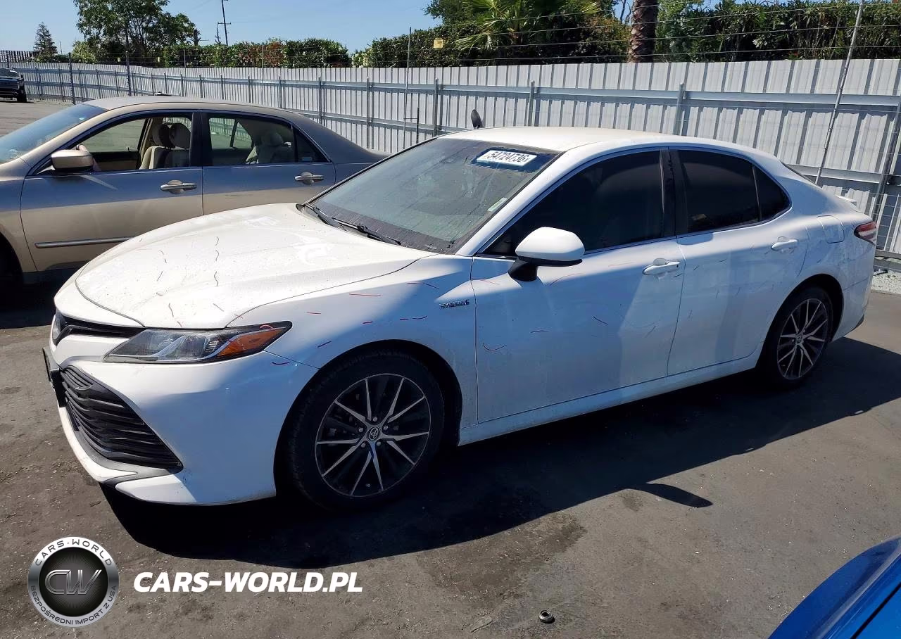 2018 Toyota Camry Le – zdjęcie 1 z 12