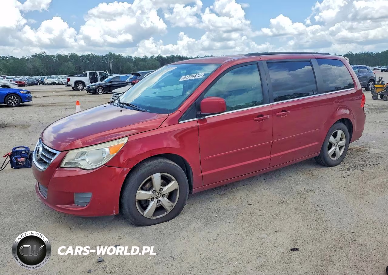 2011 Volkswagen Routan Se