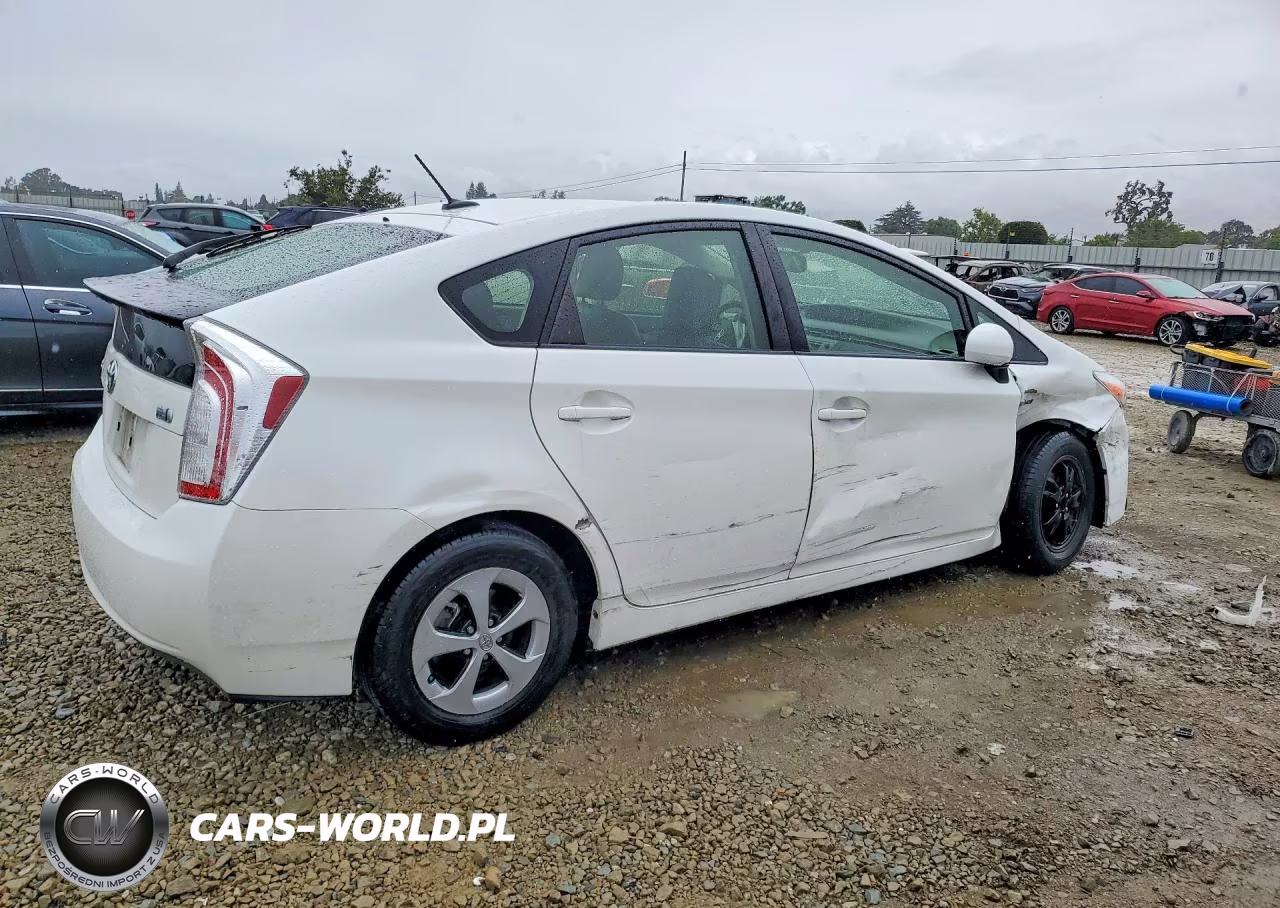 2012 Toyota Prius Four VIN:JTDKN3DU8C5486573 - 3