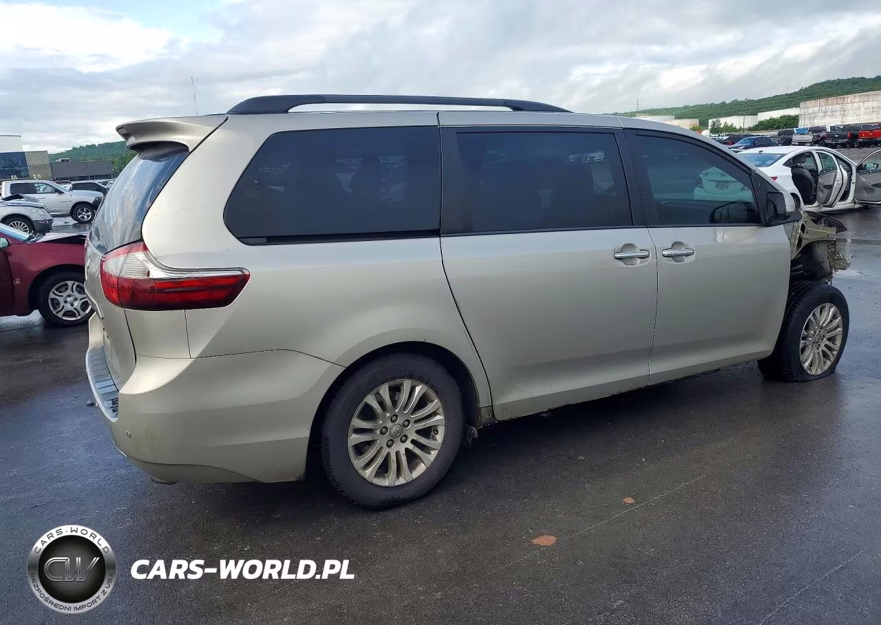 2017 Toyota Sienna Xle 8-Passenger VIN:5TDYZ3DC6HS882945 - 3