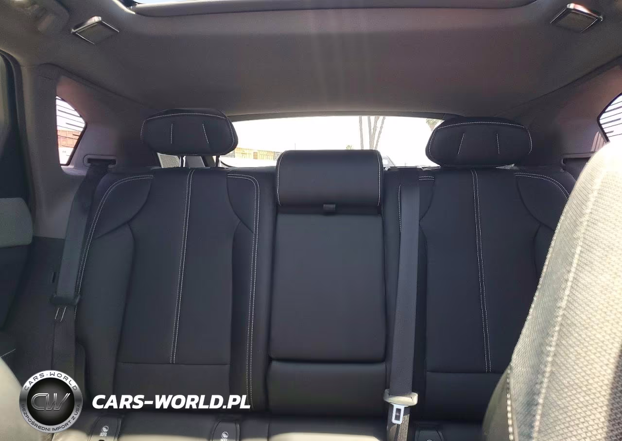 2025 Cadillac Optiq Luxury VIN:3GYK3BMRXSS267902 - 10
