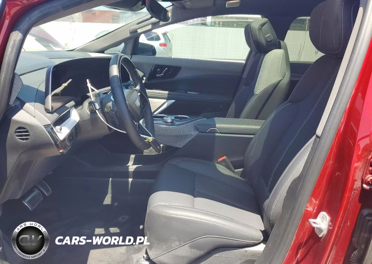 2025 Cadillac Optiq Luxury VIN:3GYK3BMRXSS267902 - 7