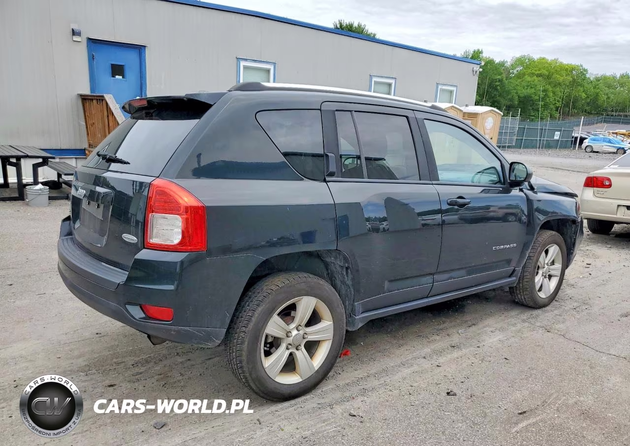 2013 Jeep Compass Latitude VIN:1C4NJDEB3DD222714 - 3
