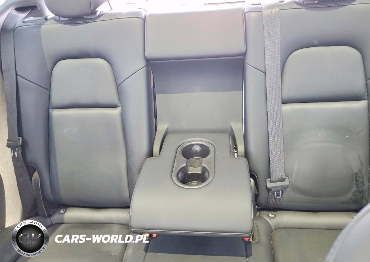 2022 Tesla Model Y VIN:7SAYGDEE6NF555153 - 10
