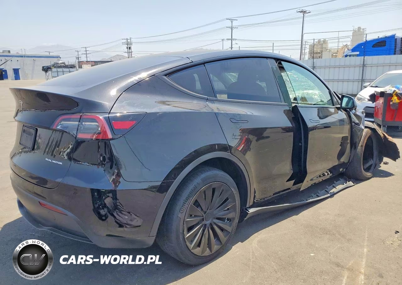 2022 Tesla Model Y VIN:7SAYGDEE6NF555153 - 3