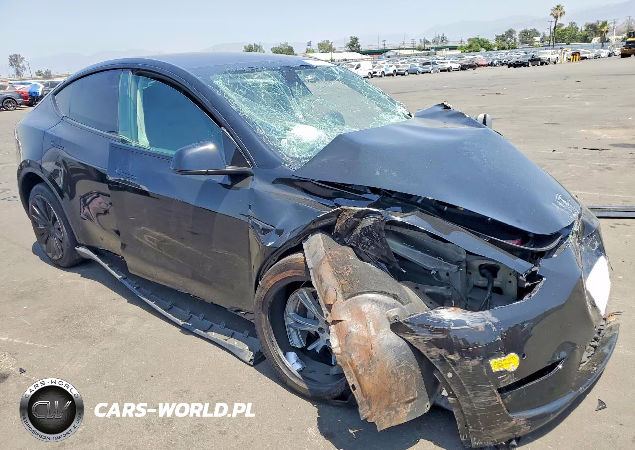 2022 Tesla Model Y VIN:7SAYGDEE6NF555153 - 4