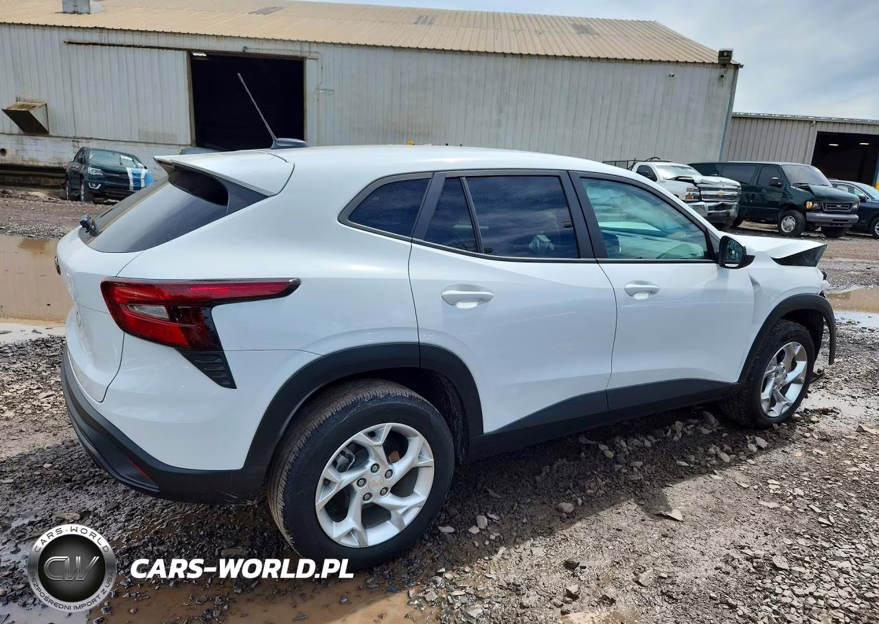 2025 Chevrolet Trax Ls VIN:KL77LFEP4SC049697 - 3