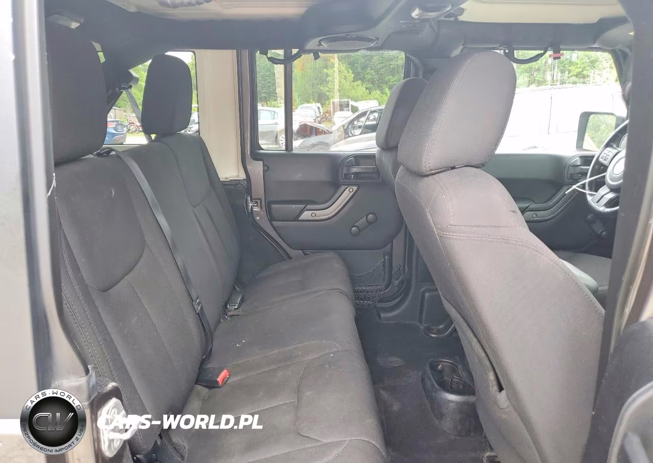 2014 Jeep Wrangler Unlimited Sport VIN:1C4BJWDGXEL267801 - 10