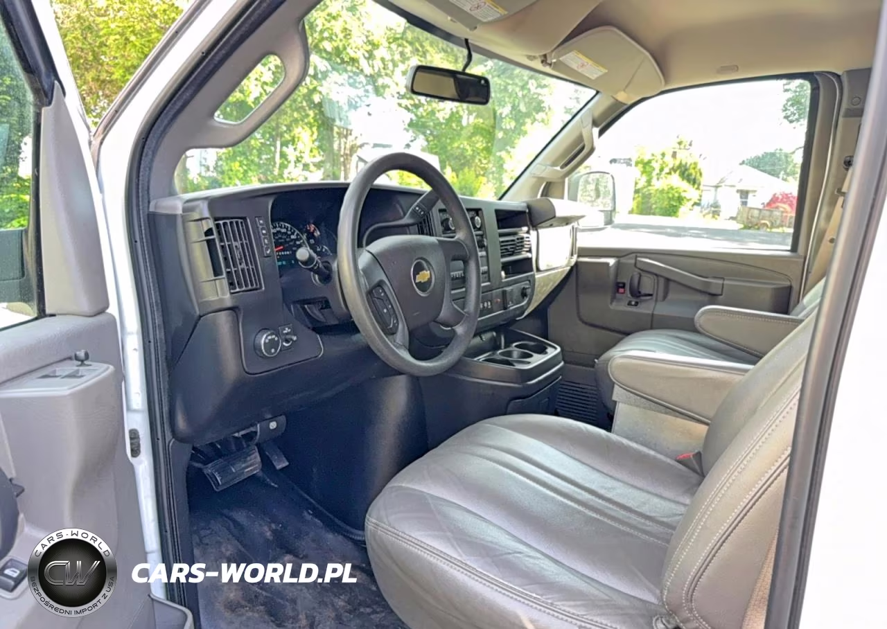 2018 Chevrolet Express 2500 Work Van VIN:1GCWGAFPXJ1186254 - 9