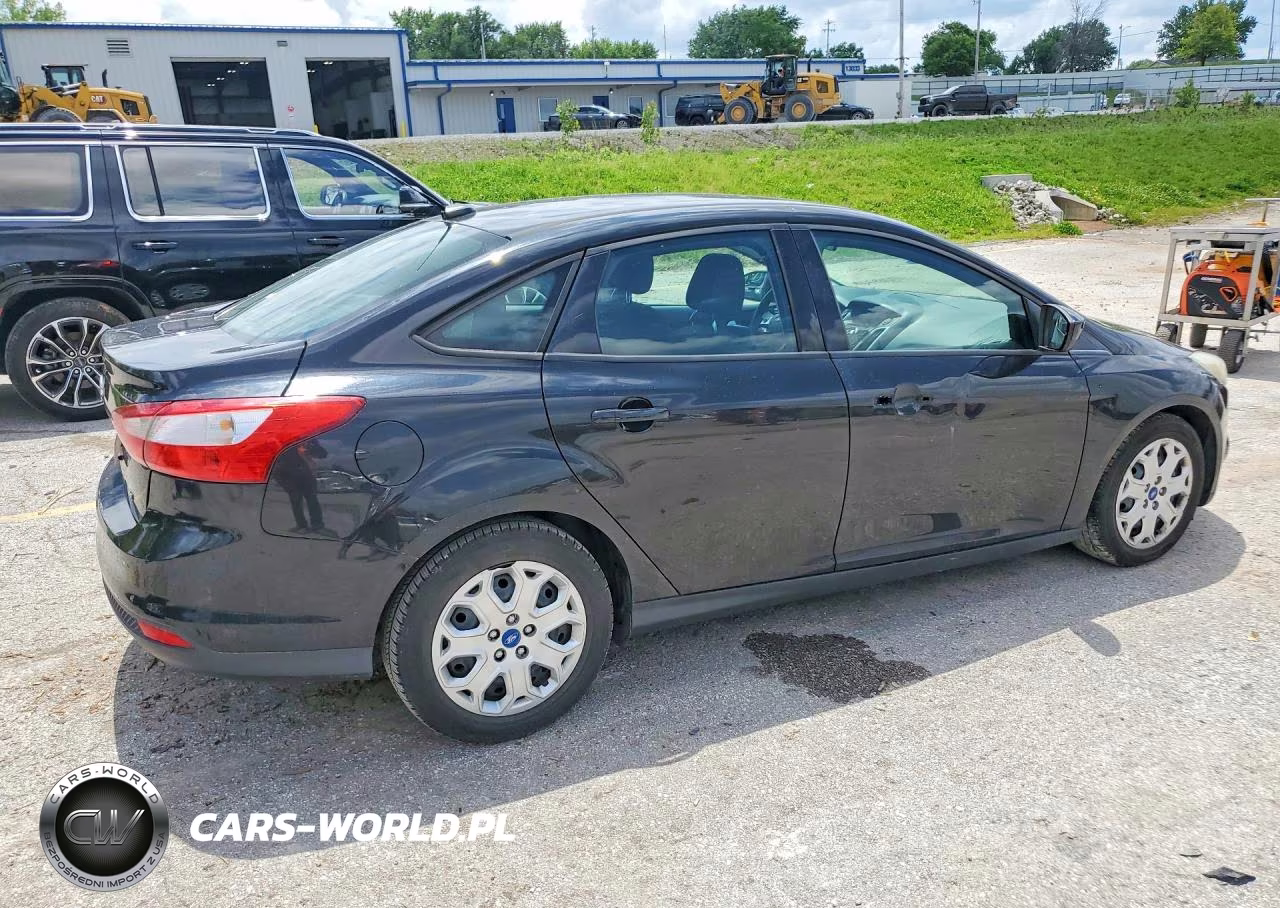 2012 Ford Focus Se VIN:1FAHP3F24CL127870 - 3