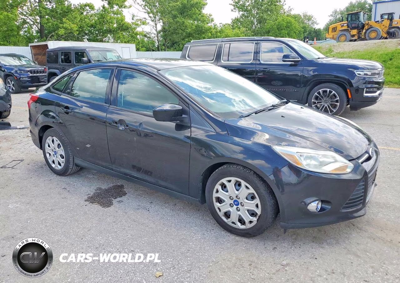 2012 Ford Focus Se VIN:1FAHP3F24CL127870 - 4