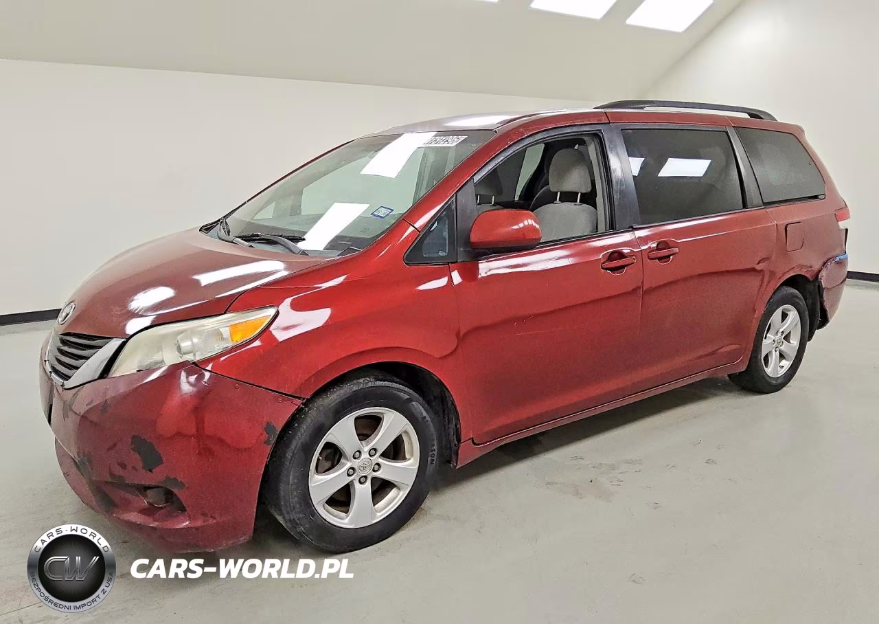 2014 Toyota Sienna Le – zdjęcie 1 z 13