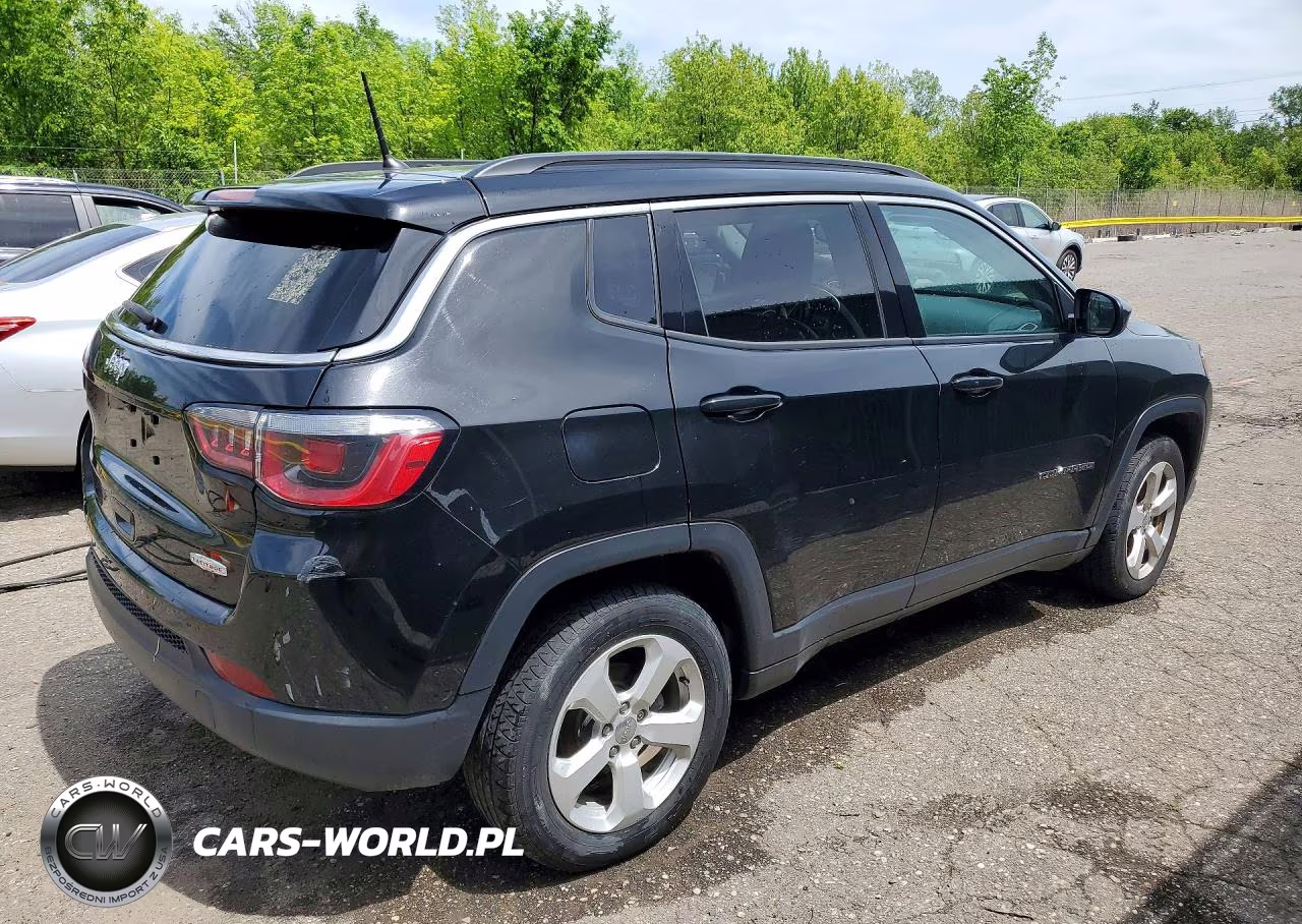 2018 Jeep Compass Latitude VIN:3C4NJCBBXJT339386 - 3