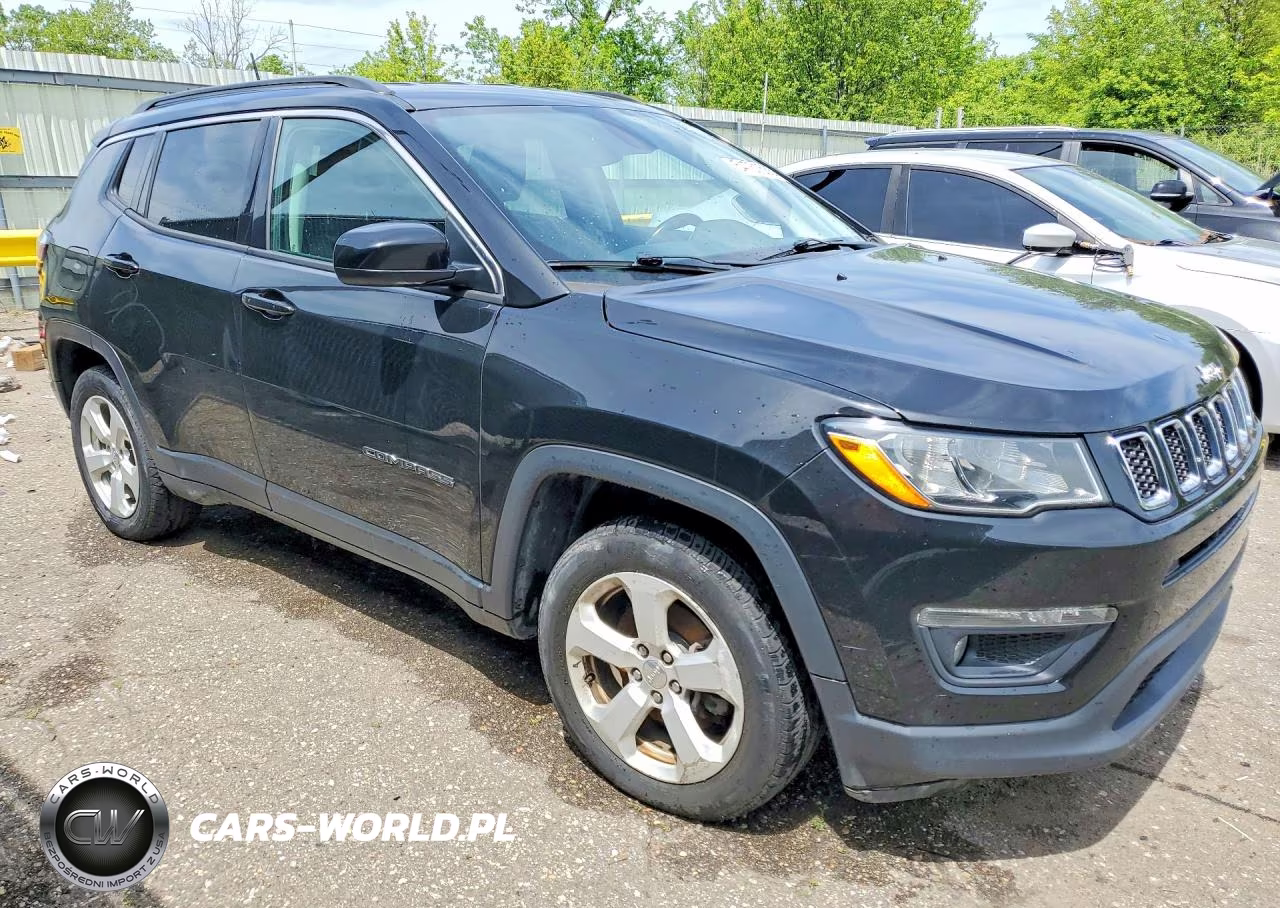 2018 Jeep Compass Latitude VIN:3C4NJCBBXJT339386 - 4