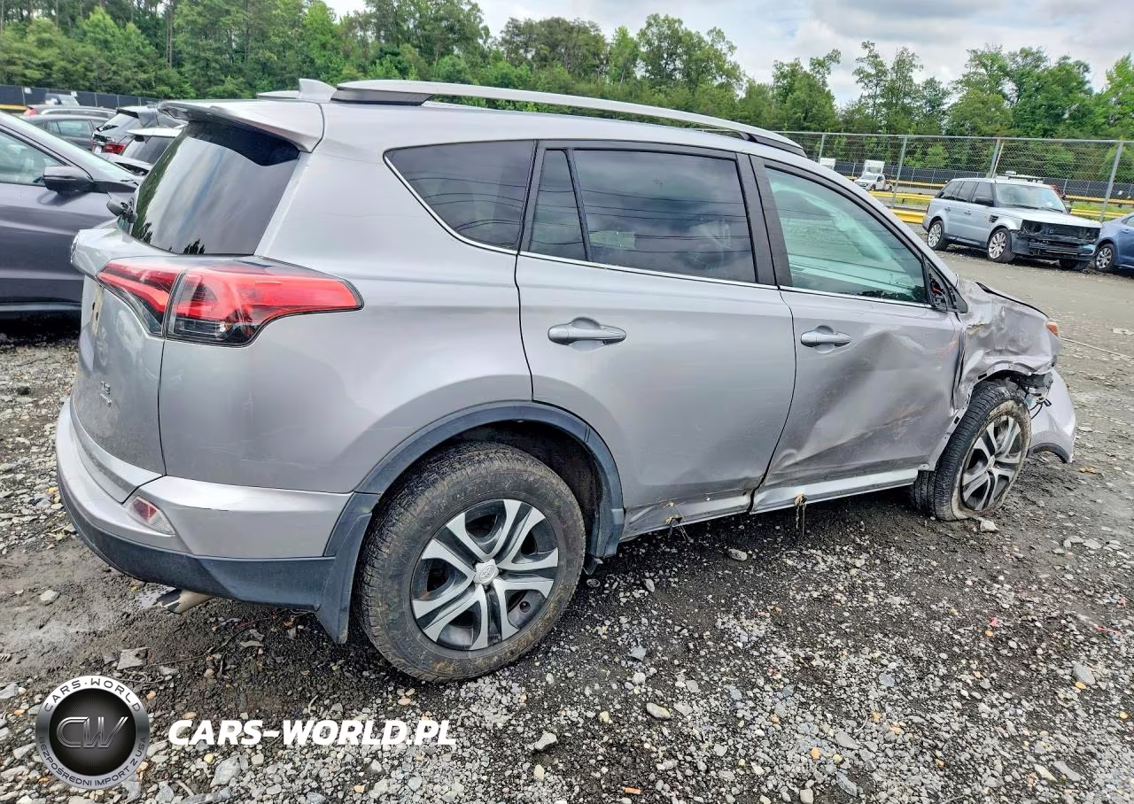 2018 Toyota Rav4 Le VIN:2T3BFREV8JW717596 - 3