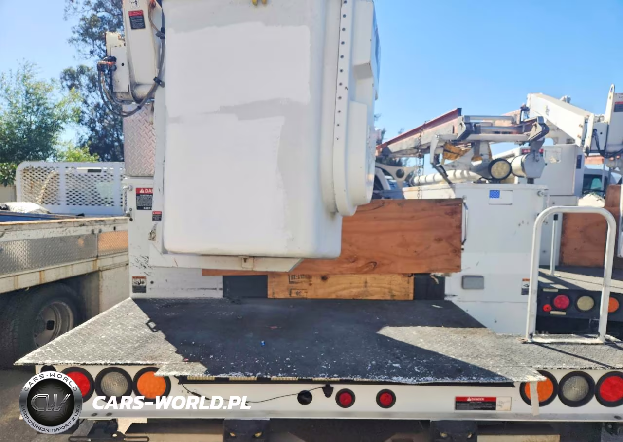 2013 Ford F450 Super Duty Bucket Truck VIN:1FDUF4GT6DEB88874 - 6