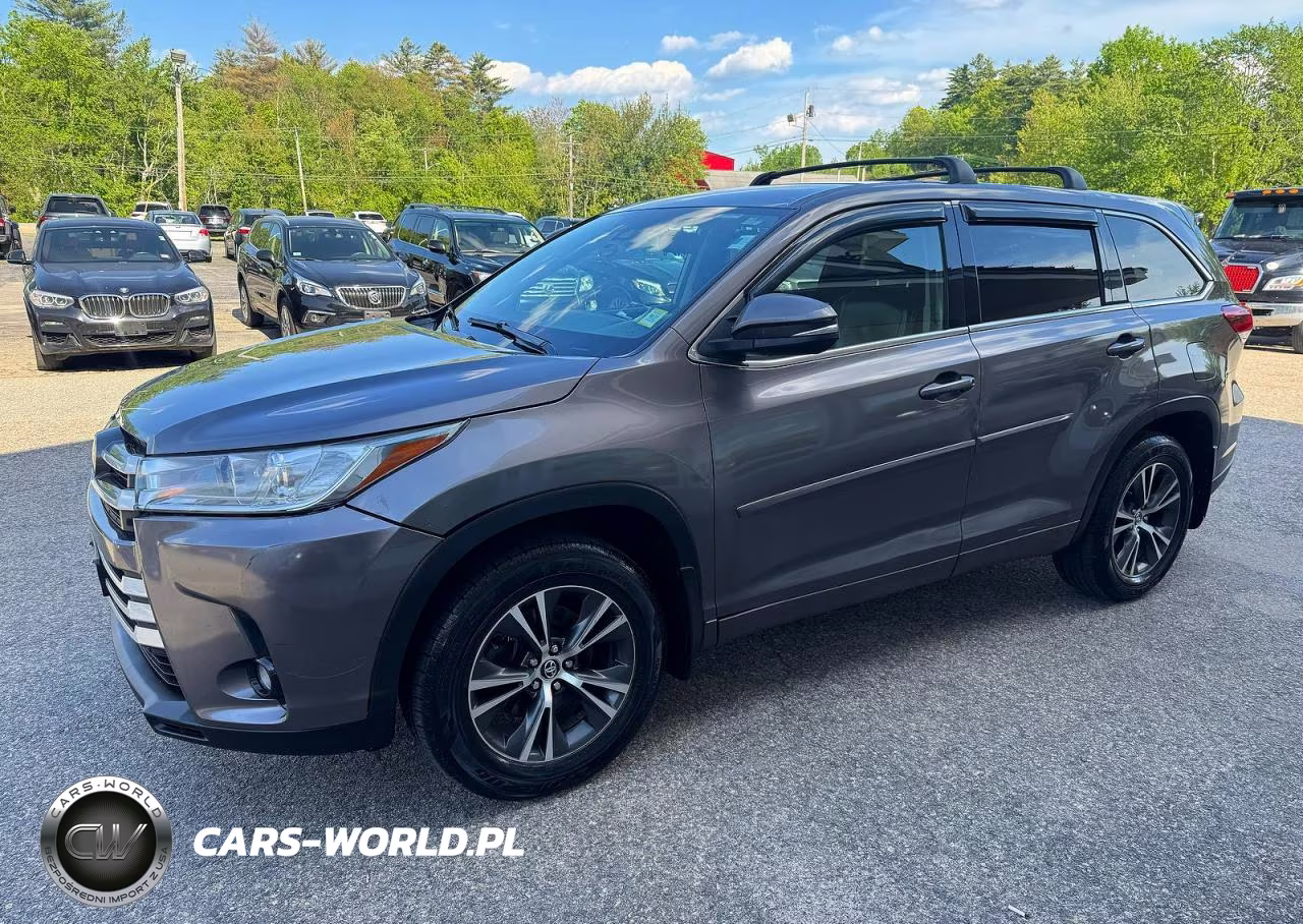 2018 Toyota Highlander Le VIN:5TDBZRFH6JS913523 - 2