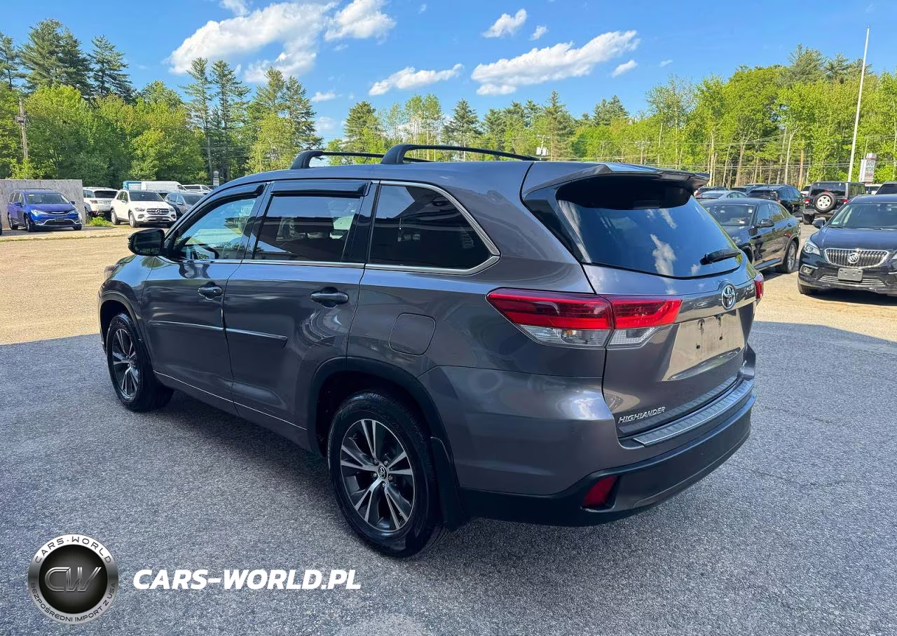 2018 Toyota Highlander Le VIN:5TDBZRFH6JS913523 - 3