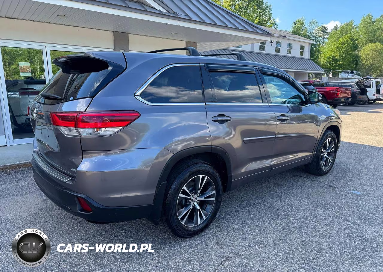 2018 Toyota Highlander Le VIN:5TDBZRFH6JS913523 - 4
