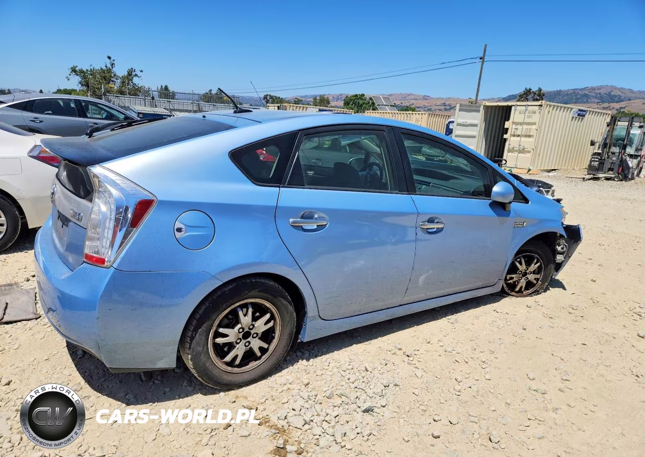 2015 Toyota Prius Plug-In Hybrid Base VIN:JTDKN3DPXF3074973 - 3