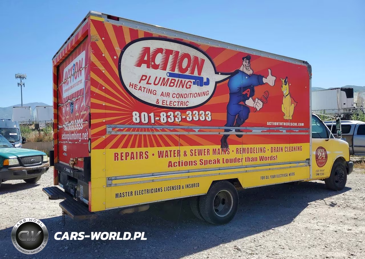 2004 Chevrolet Express G3 - Box Truck VIN:1GBJG31U341159733 - 3