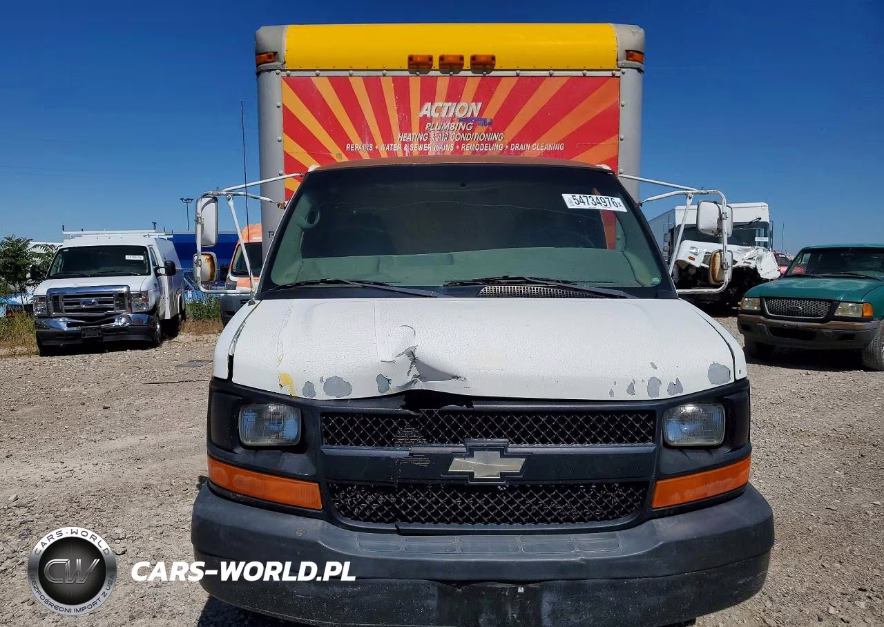 2004 Chevrolet Express G3 - Box Truck VIN:1GBJG31U341159733 - 5
