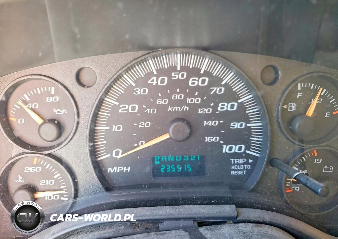 2004 Chevrolet Express G3 - Box Truck VIN:1GBJG31U341159733 - 9